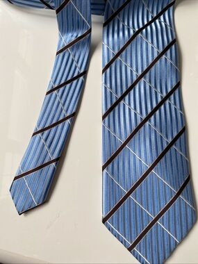 Versa 100% silk classic Blue Striped Men's Tie - Classic Diagonal Pattern